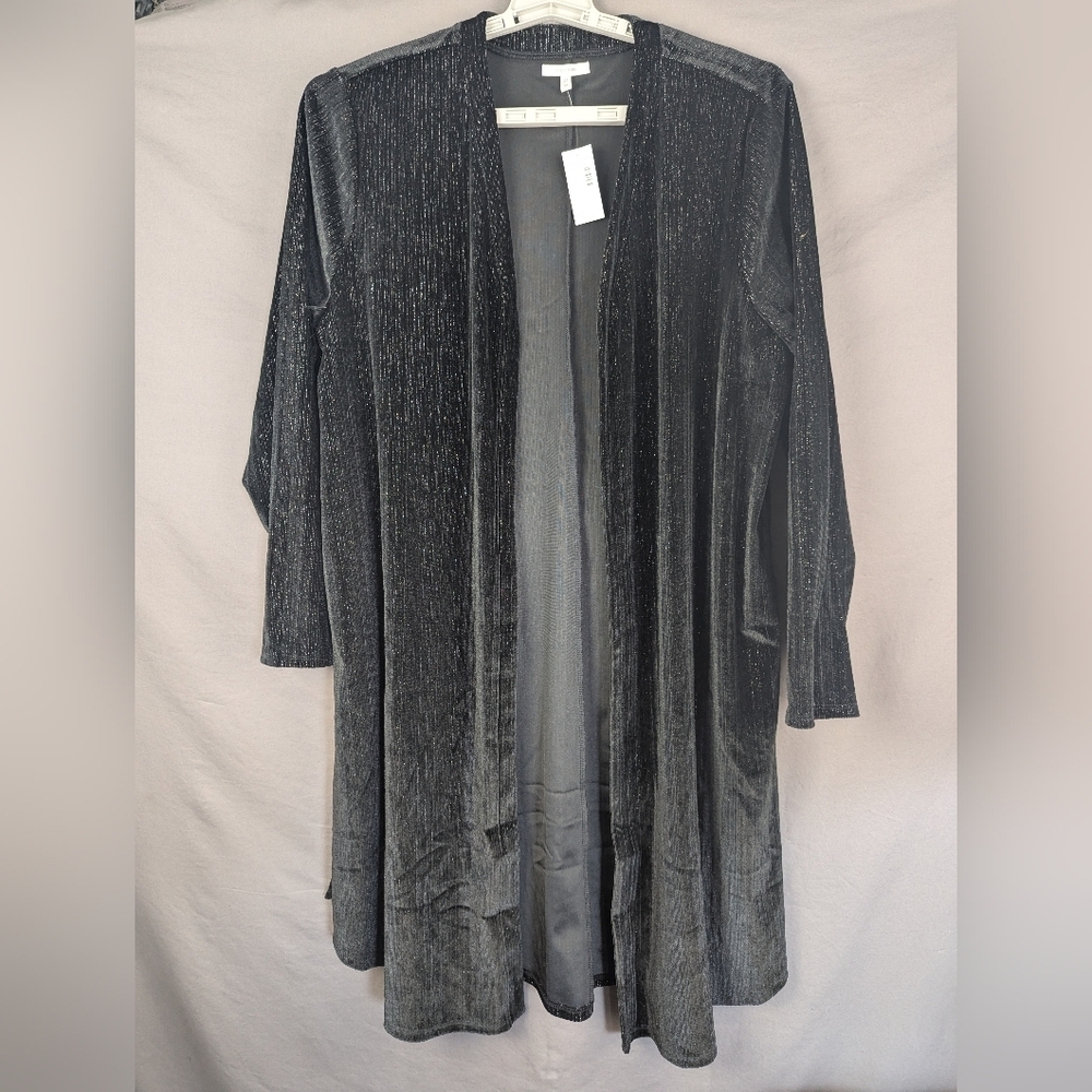 Maurices Velour Long Kimono 1X NWT And Has Silver Threads Throughout